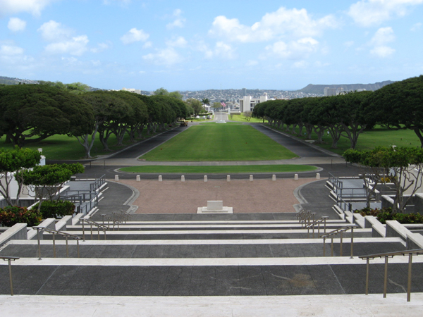 095_Looking_from_the_Memorial